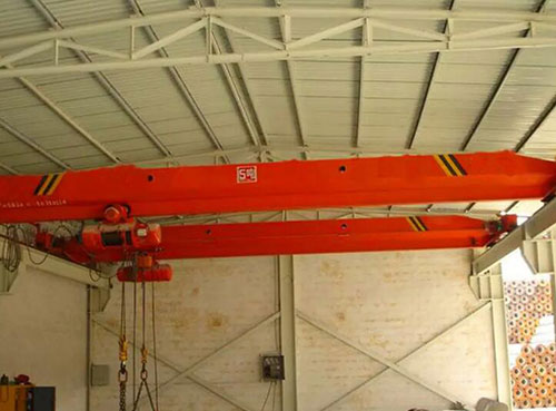 單梁行車內(nèi)部構(gòu)造中的電氣系統(tǒng)是如何布置和連接的？