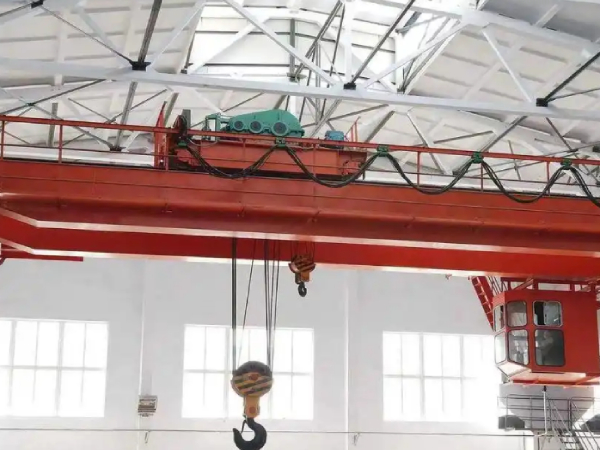 控制箱內(nèi)部接地線路如何布置以確保**？單梁行車控制箱接地系統(tǒng)解析